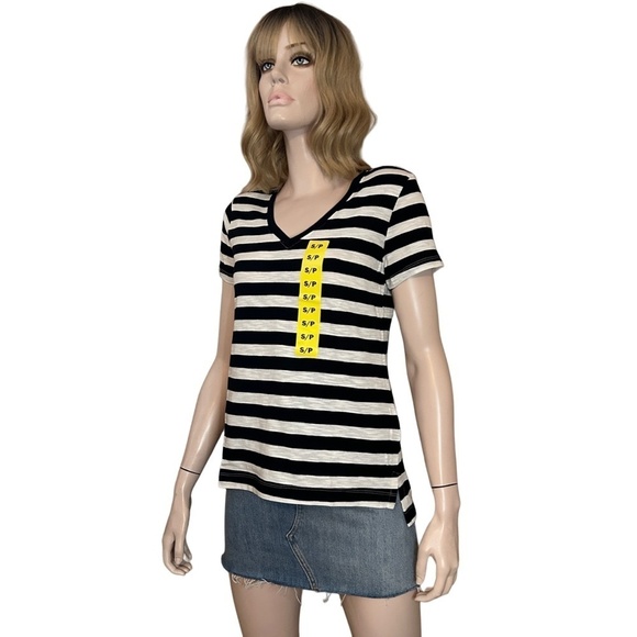 Lot 3 Tops Tanks Shirts Old Navy Nicole Miller Dynamite Black Blush White NWT - Picture 4 of 13